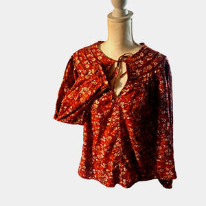 NWT- Beautiful Light Weight Peek-a-Boo front tie Autum colors - Size Large